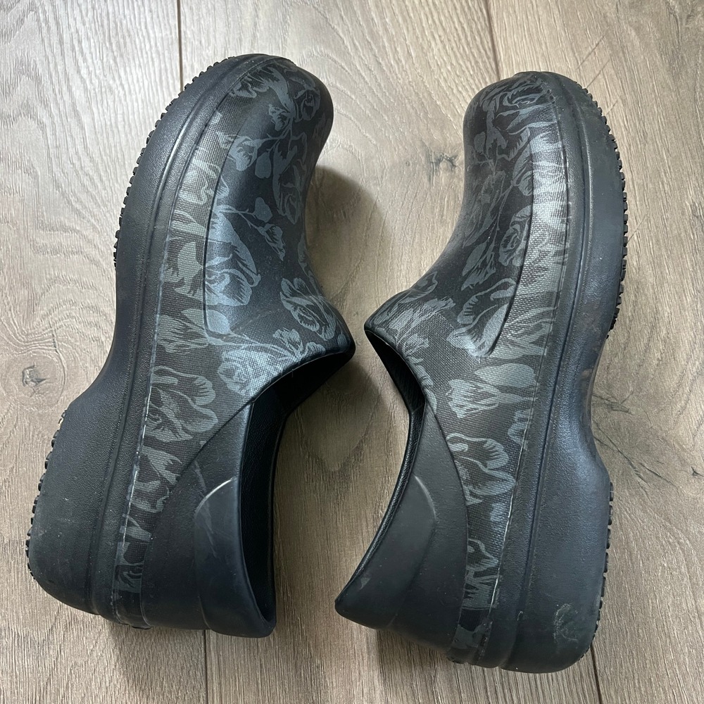 Crocs Neria Pro II Work Clogs Black Floral Rose Womens 11